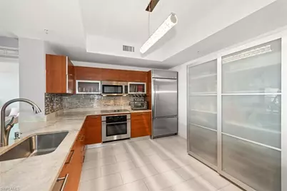 3000 Oasis Grand Blvd #2205, Fort Myers, FL 33916 - Photo 12