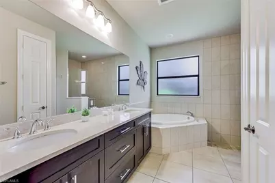 1221 Briarwood Ct, Naples, FL 34104 - Photo 10