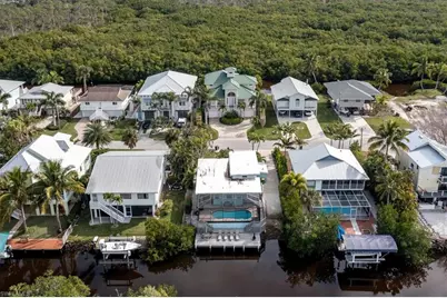 1283 Grand Canal Dr, Naples, FL 34110 - Photo 32