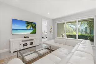 2560 Seychelles Dr, Naples, FL 34112 - Photo 4