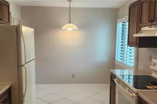 221 Fox Glen Dr, Naples, FL 34104 - Photo 4