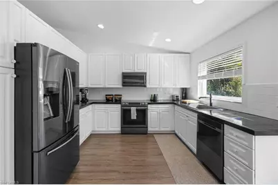 12240 Eagle Pointe Cir, Fort Myers, FL 33913 - Photo 10