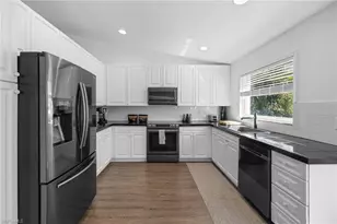 12240 Eagle Pointe Cir, Fort Myers, FL 33913 - Photo 10