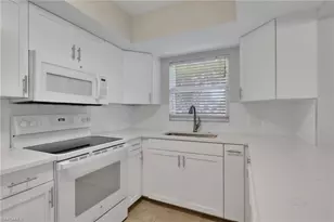 265 Lanchester Ct, Naples, FL 34112 - Photo 12