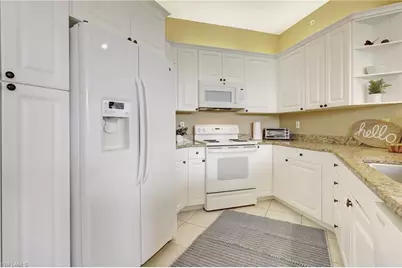 470 Launch Cir #V-405, Naples, FL 34108 - Photo 4