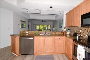 992 Woodshire Ln, Naples, FL 34105 - Photo 10