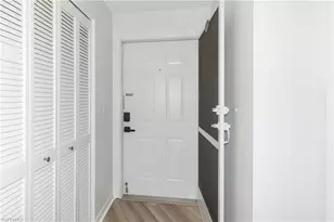 992 Woodshire Ln, Naples, FL 34105 - Photo 6