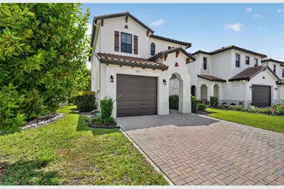 8951 Madrid Cir, Naples, FL 34104 - Photo 4