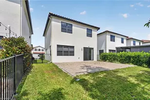 8951 Madrid Cir, Naples, FL 34104 - Photo 38