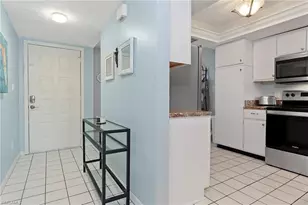 400 Fox Haven Dr, Naples, FL 34104 - Photo 6