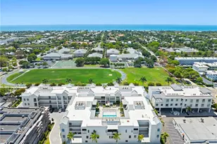 201 8th St S, Naples, FL 34102 - Photo 4