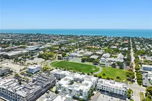 201 8th St S, Naples, FL 34102 - Photo 40