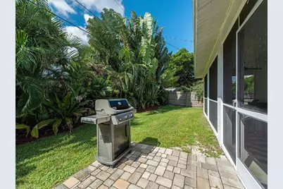 1082 Capri Dr, Naples, FL 34103 - Photo 12
