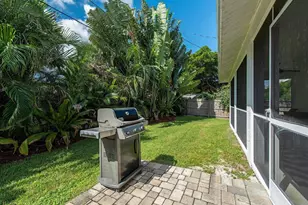 1082 Capri Dr, Naples, FL 34103 - Photo 12