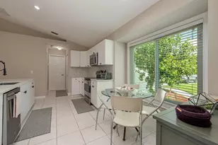 1082 Capri Dr, Naples, FL 34103 - Photo 4