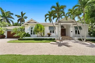 2201 Beacon Ln, Naples, FL 34103 - Photo 2
