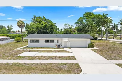 10300 McGregor Blvd, Fort Myers, FL 33919 - Photo 1