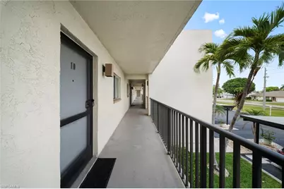 2111 Barkeley Ln #10, Fort Myers, FL 33907 - Photo 2