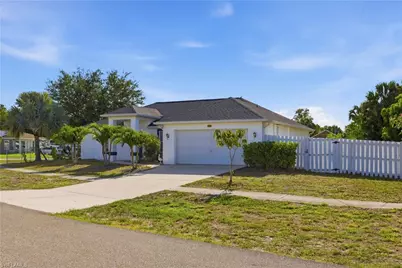 1082 Ridgeway Dr, North Fort Myers, FL 33903 - Photo 2