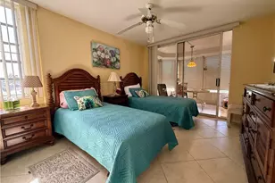 11118 Gulf Shore Dr, Naples, FL 34108 - Photo 14