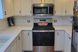 200 Valley Stream Dr, Naples, FL 34113 - Photo 2