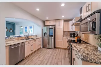 1385 Wisconsin Dr, Naples, FL 34103 - Photo 10