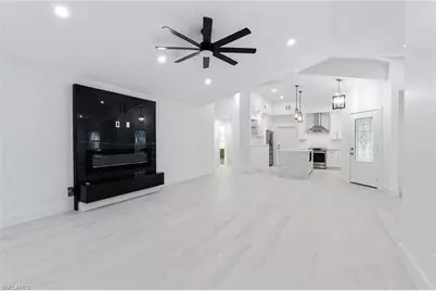 116 Fountain Cir, Naples, FL 34119 - Photo 20