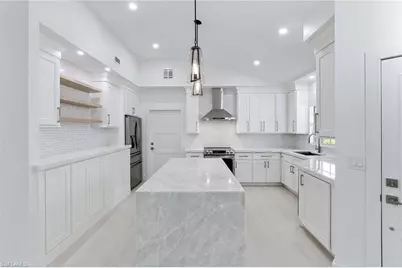 116 Fountain Cir, Naples, FL 34119 - Photo 8