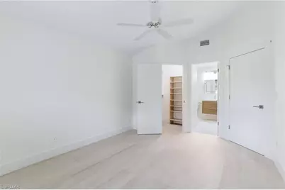 116 Fountain Cir, Naples, FL 34119 - Photo 14