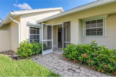 116 Fountain Cir, Naples, FL 34119 - Photo 4