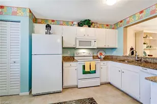 1330 Derbyshire Ct, Naples, FL 34116 - Photo 10