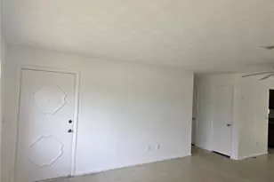 33 Broadway Cir, Fort Myers, FL 33901 - Photo 2