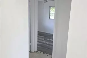 33 Broadway Cir, Fort Myers, FL 33901 - Photo 4