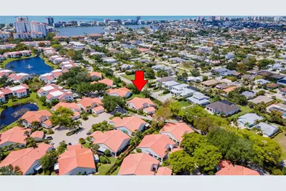 522 Beachwalk Cir, Naples, FL 34108 - Photo 4