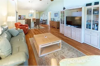 522 Beachwalk Cir, Naples, FL 34108 - Photo 10