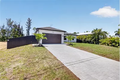 4226 NE 23rd Pl, Cape Coral, FL 33909 - Photo 2
