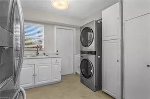 1015 10th Ave N, Naples, FL 34102 - Photo 10