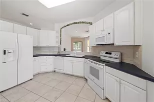 7737 Haverhill Ct, Naples, FL 34104 - Photo 12