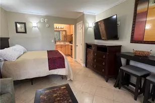 2555 Tamiami Trl N, Naples, FL 34103 - Photo 4