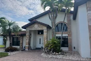 2727 SE 24th Pl, Cape Coral, FL 33904 - Photo 2