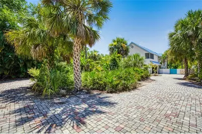 2727 66th St SW, Naples, FL 34105 - Photo 4