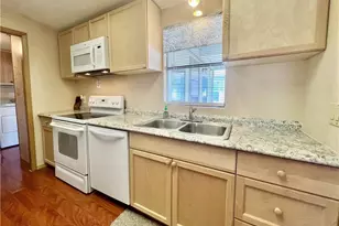 573 Cape Florida Ln, Naples, FL 34104 - Photo 6