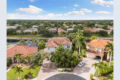 8503 Laurel Lakes Cv, Naples, FL 34119 - Photo 2