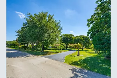 610 West St, Naples, FL 34108 - Photo 4