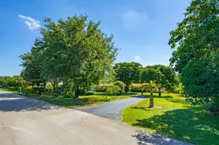 610 West St, Naples, FL 34108 - Photo 4