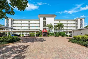 29 High Point Cir E, Naples, FL 34103 - Photo 2