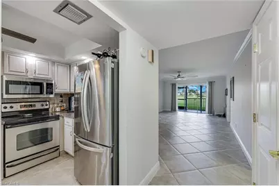 29 High Point Cir E #107, Naples, FL 34103 - Photo 6