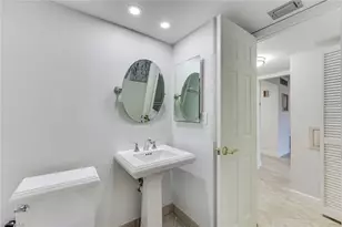 29 High Point Cir E, Naples, FL 34103 - Photo 10