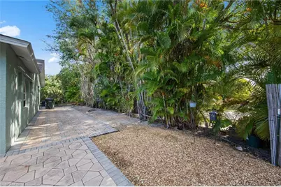 11671 Pine Hammock Cir, Fort Myers, FL 33919 - Photo 44
