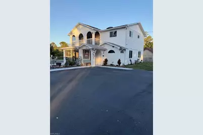250 10th St NE, Naples, FL 34120 - Photo 2